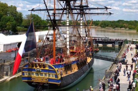 Σάλπαρε ξανά η φρεγάτα του μαρκησίου Ντε Λαφαγέτ