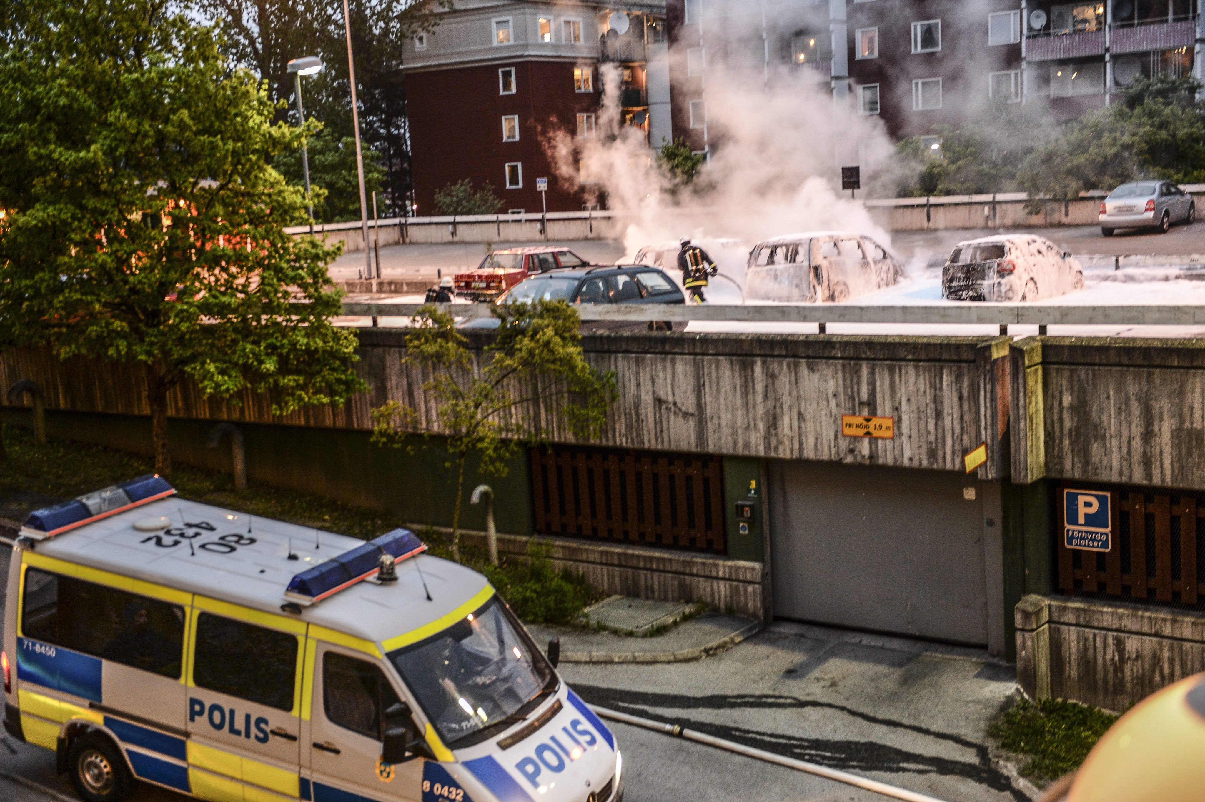 Στοκχόλμη: Συγκρούσεις με την αστυνομία σε προάστιο μεταναστών