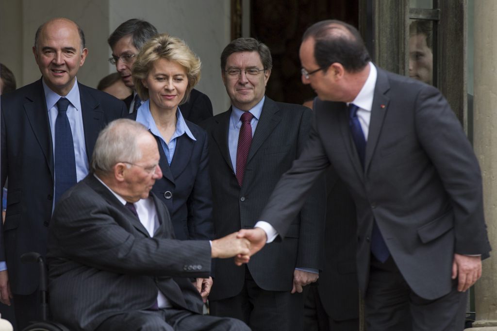 Σόιμπλε για Γαλλία: «Οφείλουμε να φανούμε αλληλέγγυοι»