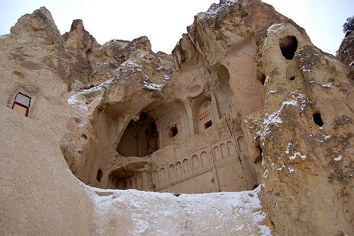 Φως στα πετρομονάστηρα της Καππαδοκίας