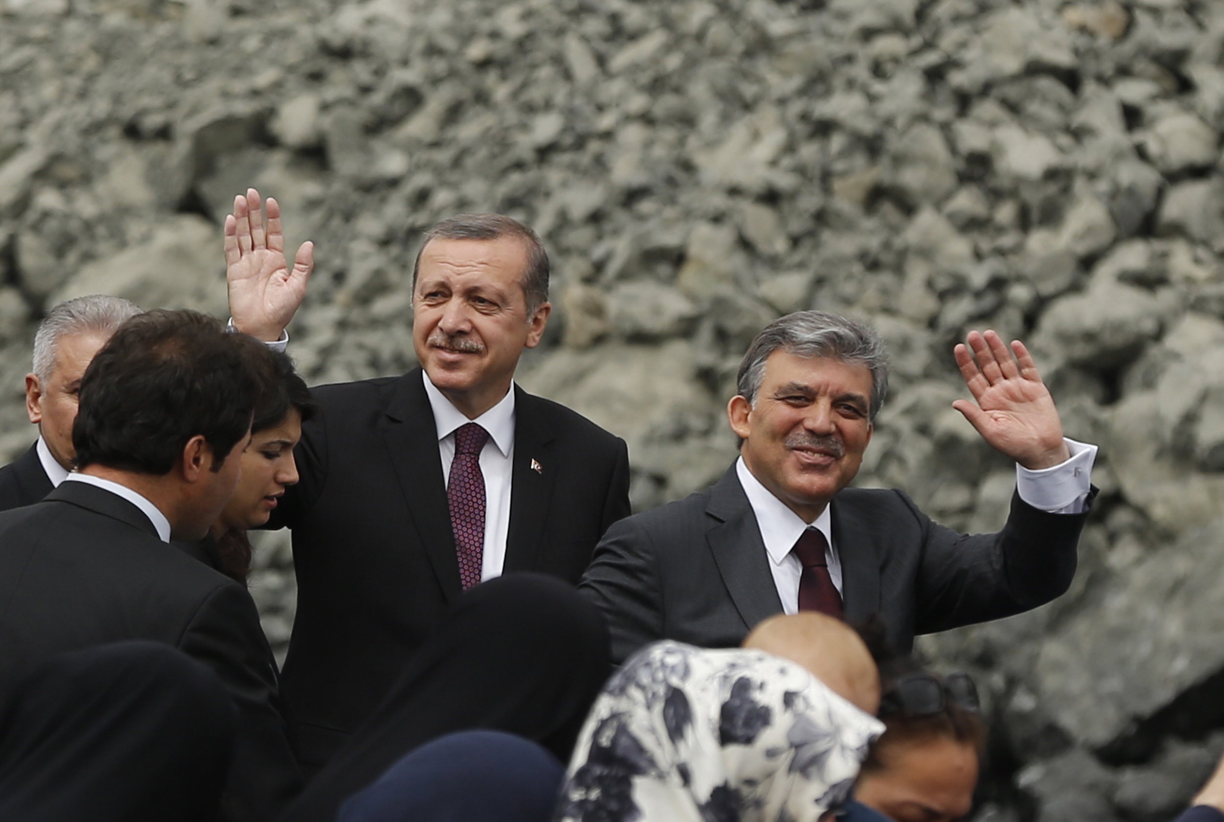 Γκιούλ «αδειάζει» Ερντογάν για το προεδρικό σύστημα