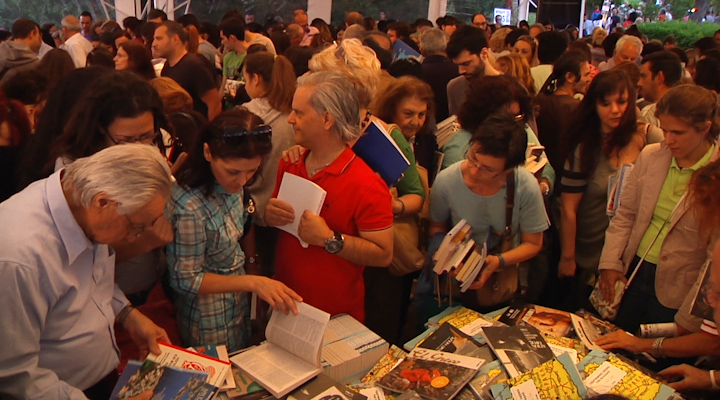 ΒΗΜΑ FM: Πλήθος κόσμου για τέταρτη ημέρα στο Βazaar βιβλίου (video)