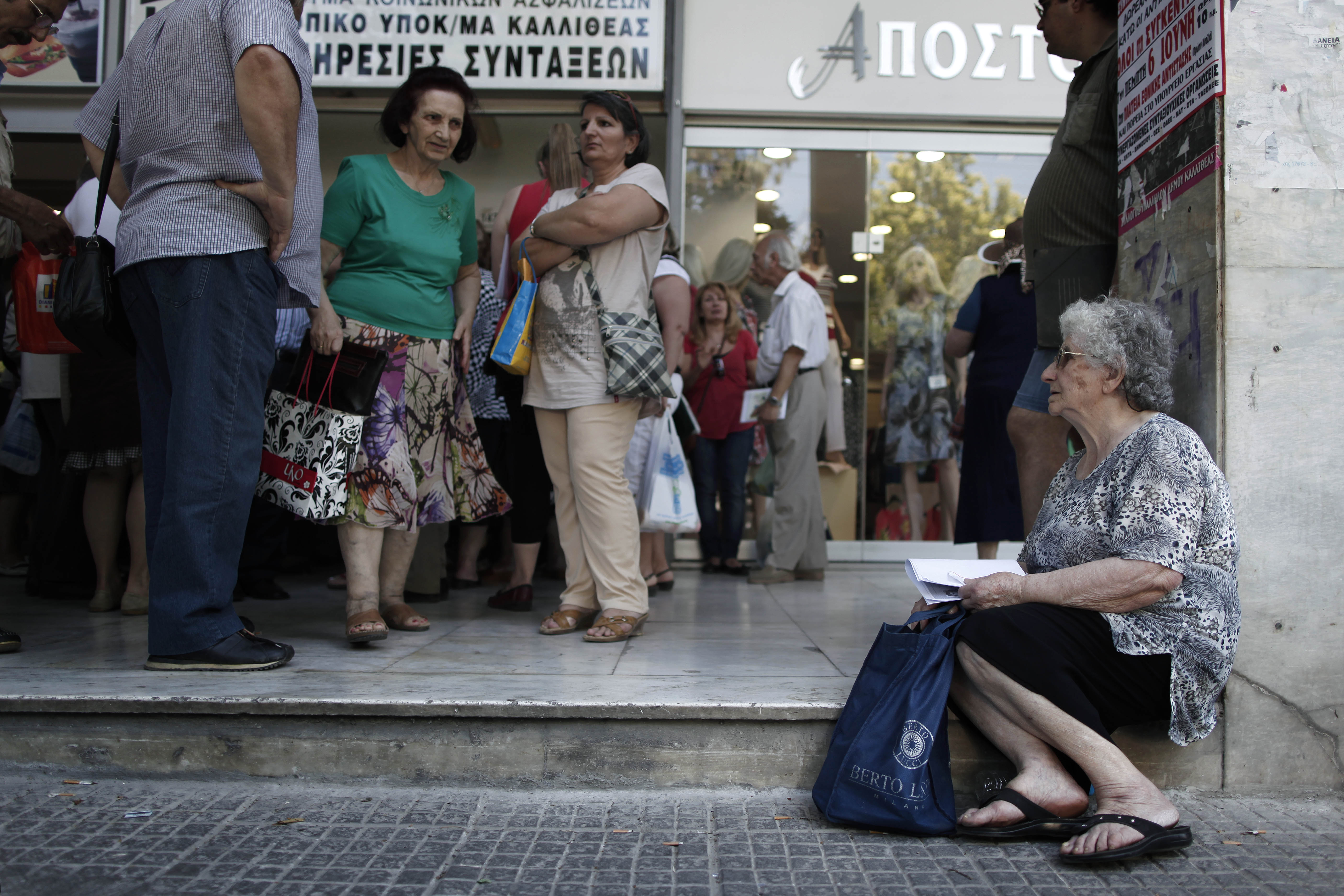 Στα €907 η μέση κύρια και επικουρική σύνταξη στην Ελλάδα
