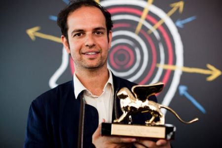 Ο εικαστικός Τίνο Σεγκάλ στο κέντρο της Αθήνας