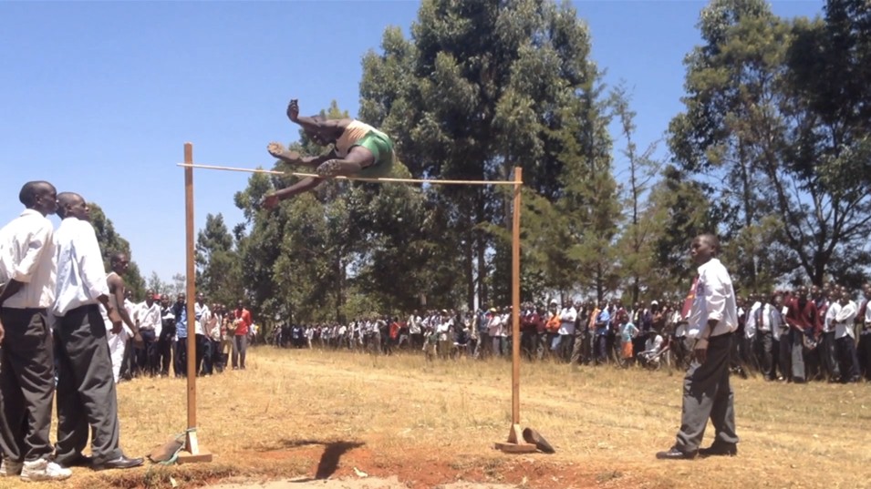 Αλμα εις ύψος στα βάθη της Αφρικής (video)