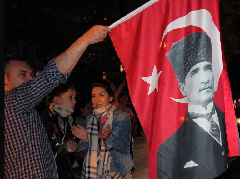 Zaman: Οι Τούρκοι είναι οργισμένοι με τον Ερντογάν | tovima.gr
