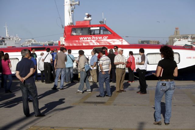PNO unionists blocking ships with unpaid crew members | tovima.gr