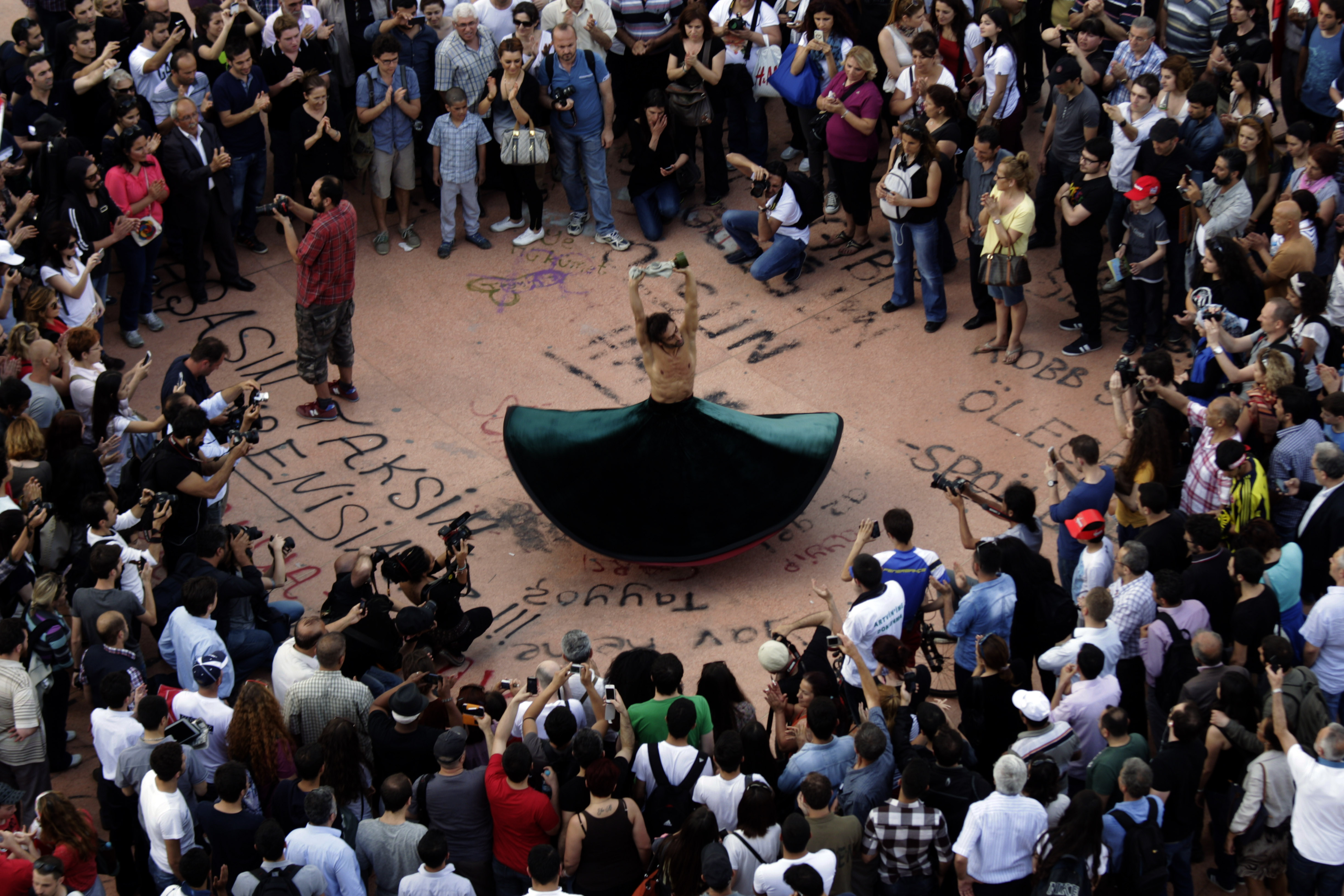 Καταδικάστηκε συγγραφέας για «εξύβριση» του Ερντογάν