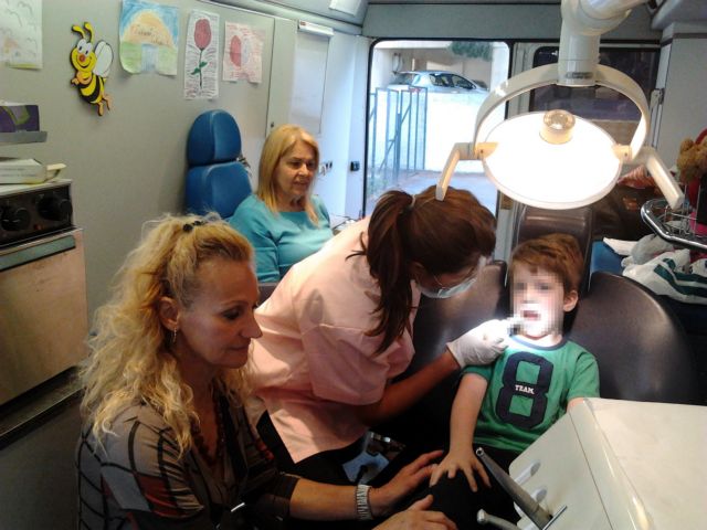 Πειραιάς: Δωρεάν οδοντιατρικοί έλεγχοι σε παιδιά απόρων οικογενειών