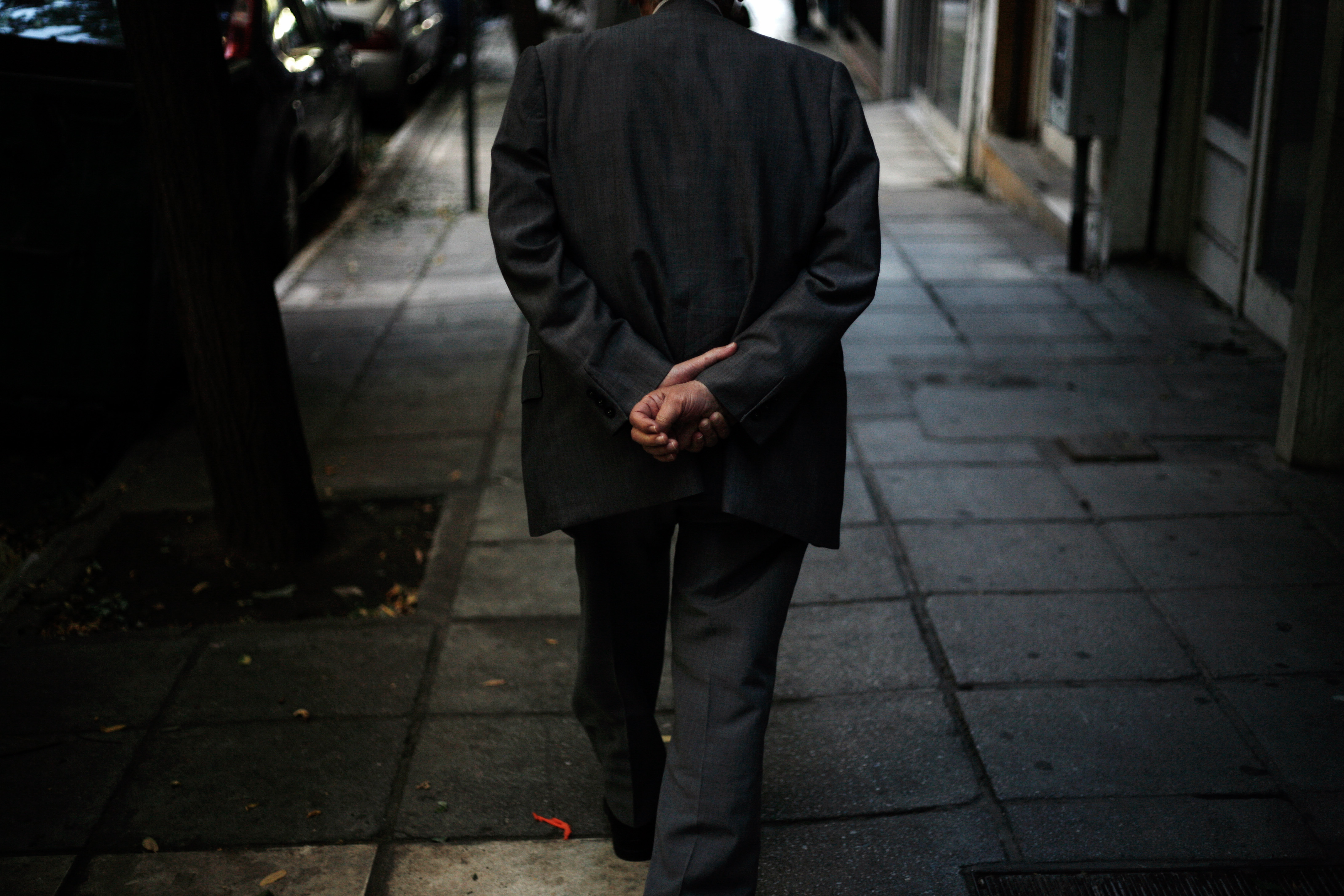 Δύο σενάρια από το υπουργείο Εργασίας για το «μαχαίρι» στο ΕΚΑΣ