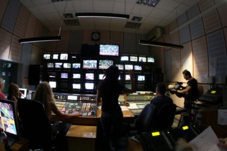 Αδειοδότηση και οικονομικό έλεγχο για τα ΜΜΕ σχεδιάζει η κυβέρνηση