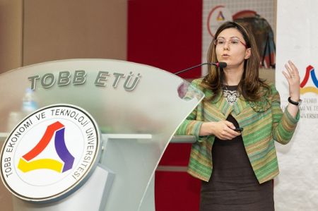 Οι οθόνες στην Τουρκία δείχνουν μόνο Ερντογάν