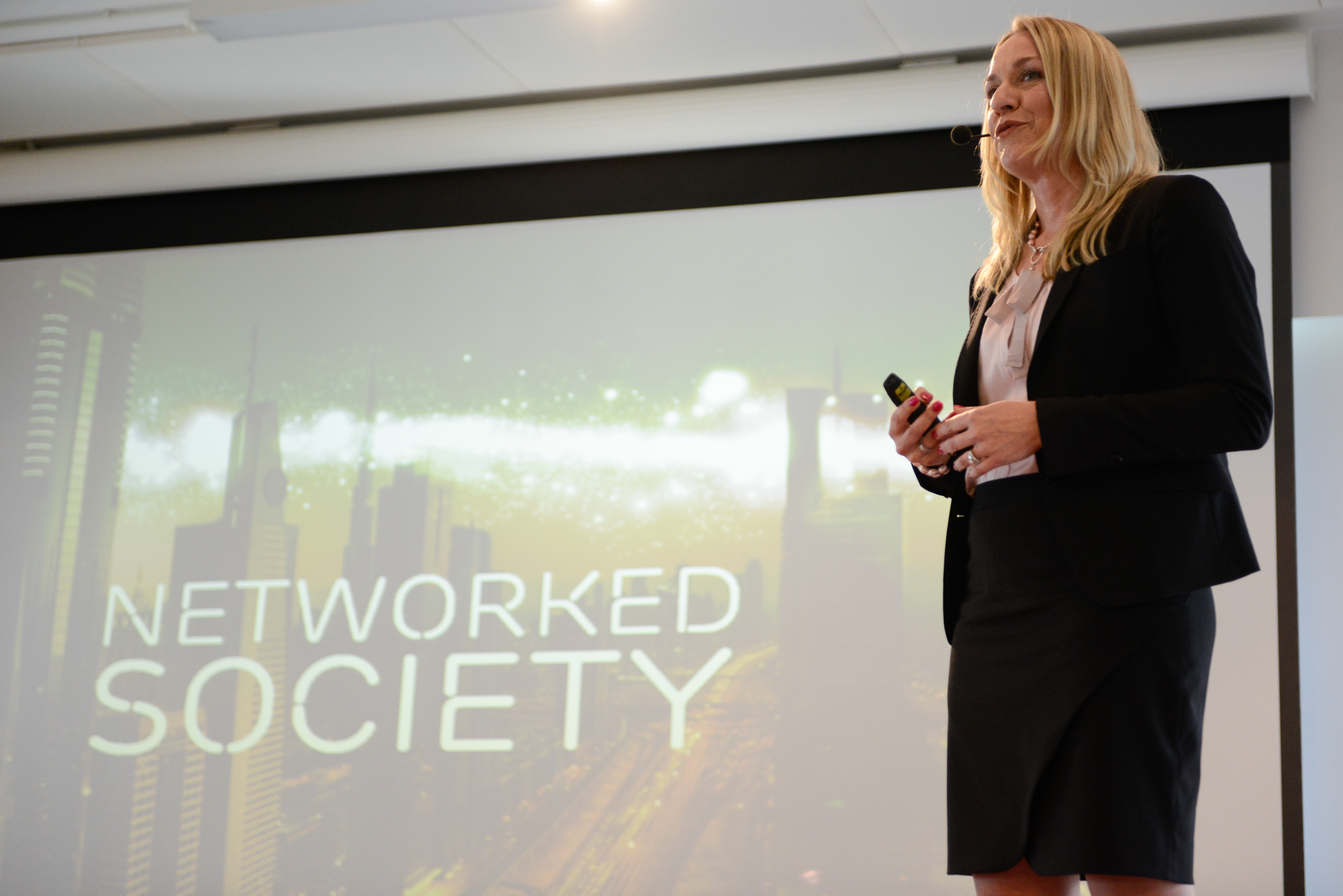 Μόνικα Μπιλέν: «Χτίζουμε τη διαδικτυωμένη κοινωνία του μέλλοντος»