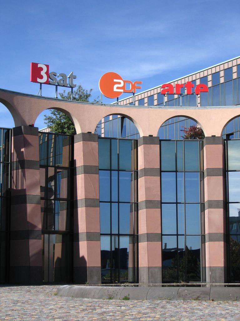 Spiegel: Τα γερμανικά ARD και ZDF καταρρίπτουν τον μύθο της «σπάταλης» ΕΡΤ | tovima.gr