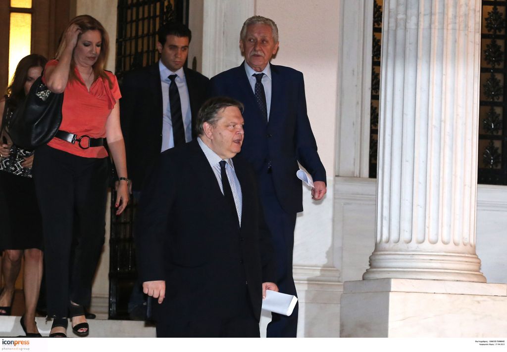 ΝΔ – ΠαΣοΚ – ΔΗΜΑΡ: Το γυαλί ράγισε, το χάσμα μεγάλωσε