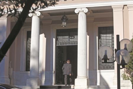 Η ακροδεξιά «σφήνα» προβληματίζει το Μαξίμου