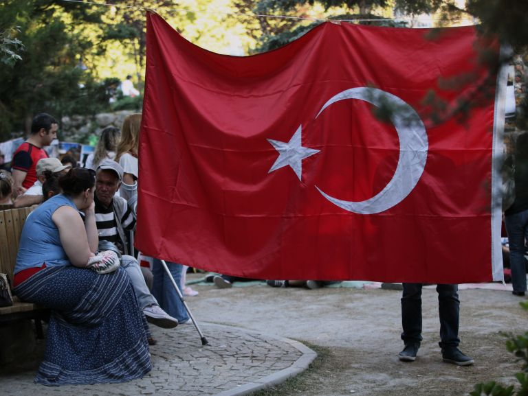 Η Τουρκία απειλεί το Facebook και το Twitter με… χαστούκι | tovima.gr