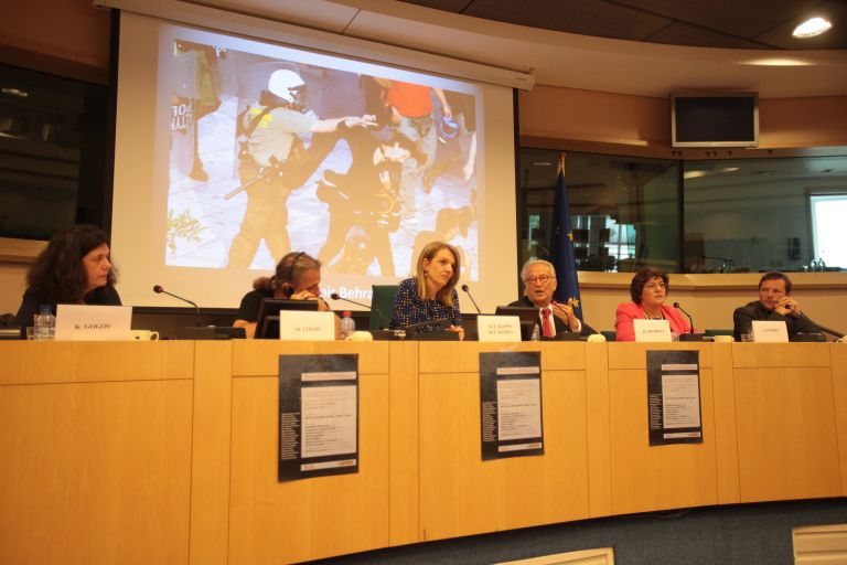 Παρουσιάστηκε στο Ευρωκοινοβούλιο η έκθεση «Είδηση υπό διωγμό» | tovima.gr
