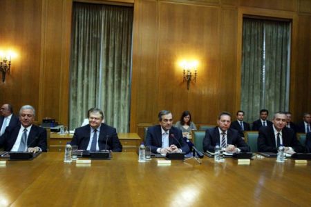 Υπουργοί στα μαχαίρια με διαιτητές Σαμαρά – Βενιζέλο