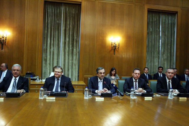 Υπουργοί στα μαχαίρια με διαιτητές Σαμαρά – Βενιζέλο