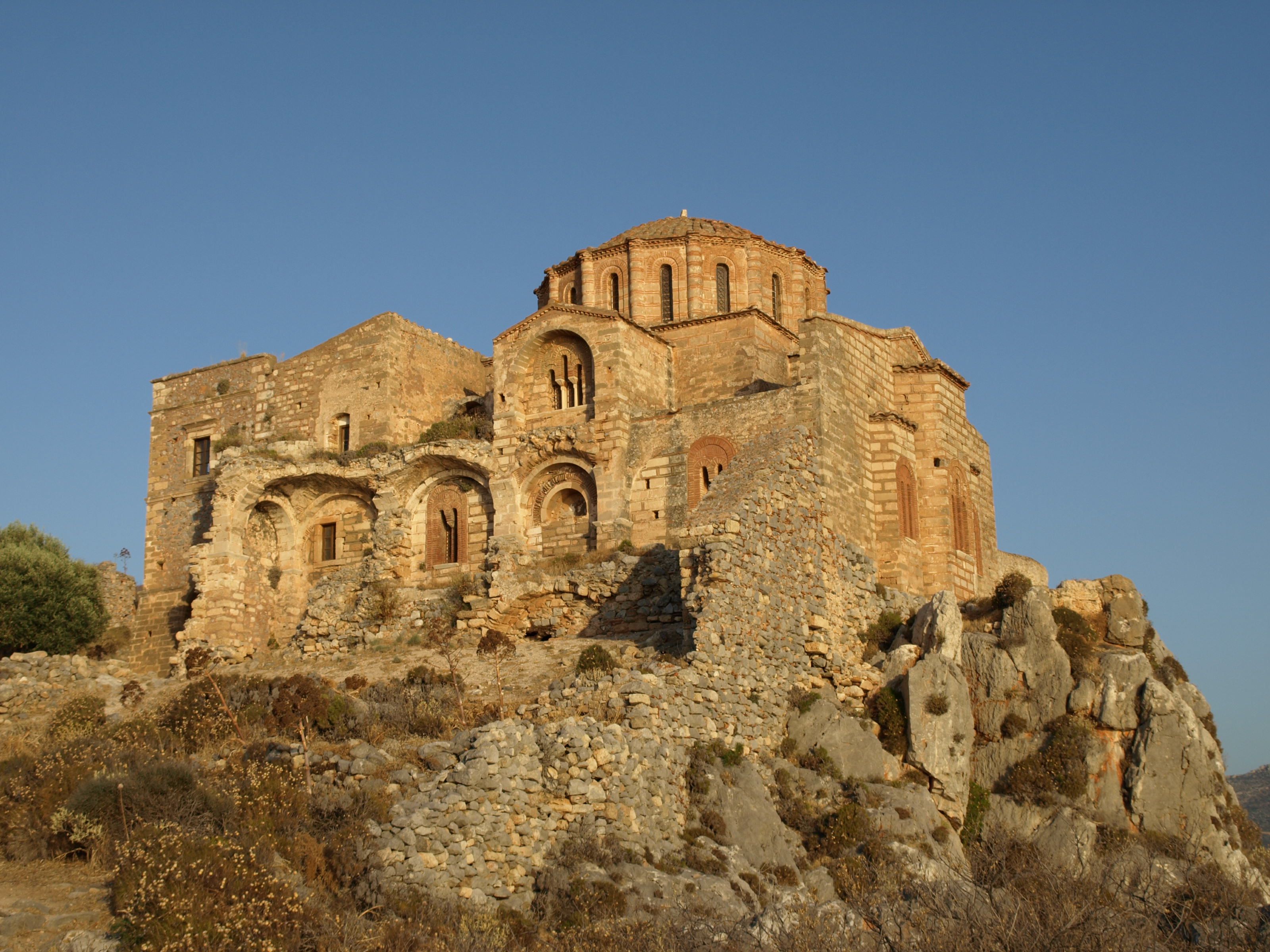 Αναστηλώνεται  η  Ανω  Πόλη της Μονεμβασίας