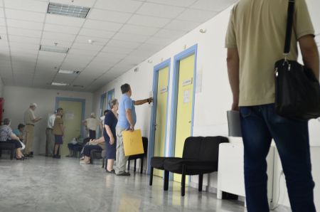 Κλειστά πολυιατρεία, δωρεάν σε συμβεβλημένους γιατρούς