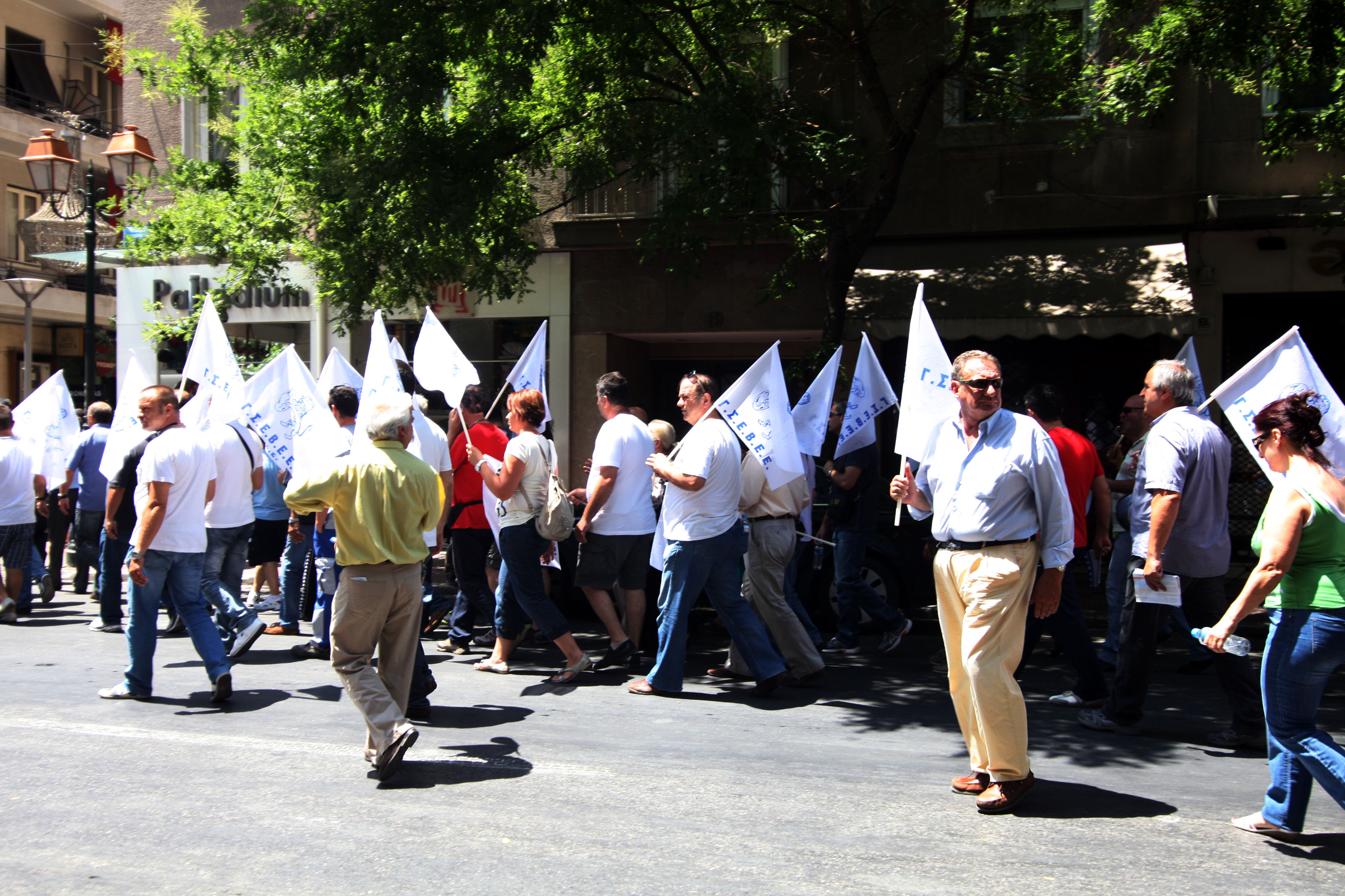 ΓΣΕΒΕΕ: Η απελευθέρωση ωραρίου δεν ωφέλησε τους μικρομεσαίους