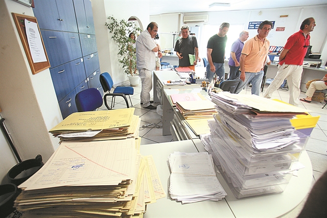 Πώς επιβάλλεται το «πλαφόν» στις υψηλές συντάξεις