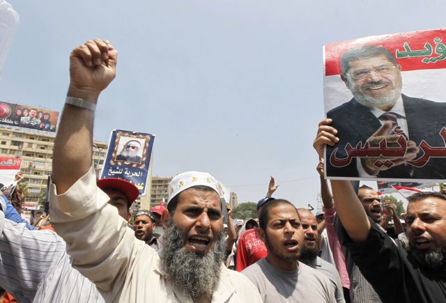 Guardian: Κι αν το πραξικόπημα ενισχύσει τους Αδελφούς Μουσουλμάνους ;