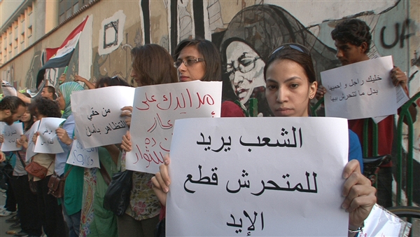 80 σεξουαλικές κακοποιήσεις σε μια μέρα: η σκοτεινή πλευρά της πλατείας Ταχρίρ