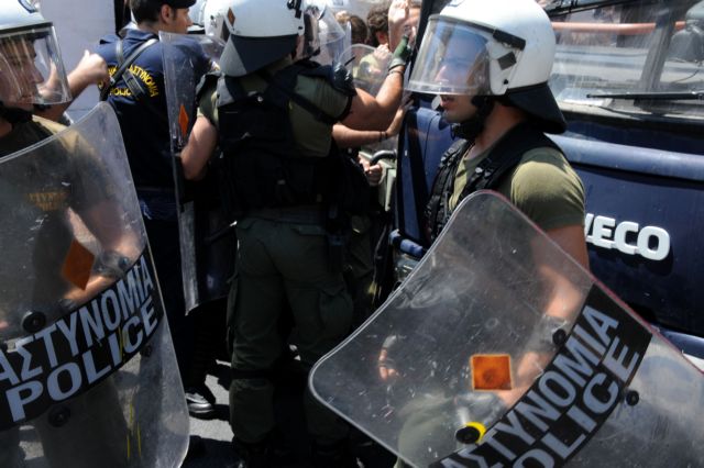 Police evacuate three squats in Patra