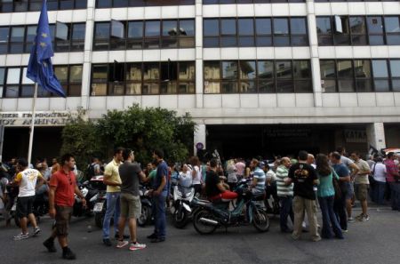 Ψαλίδι στις αποζημιώσεις απόλυσης «διαθεσίμων» δημοσίων υπαλλήλων