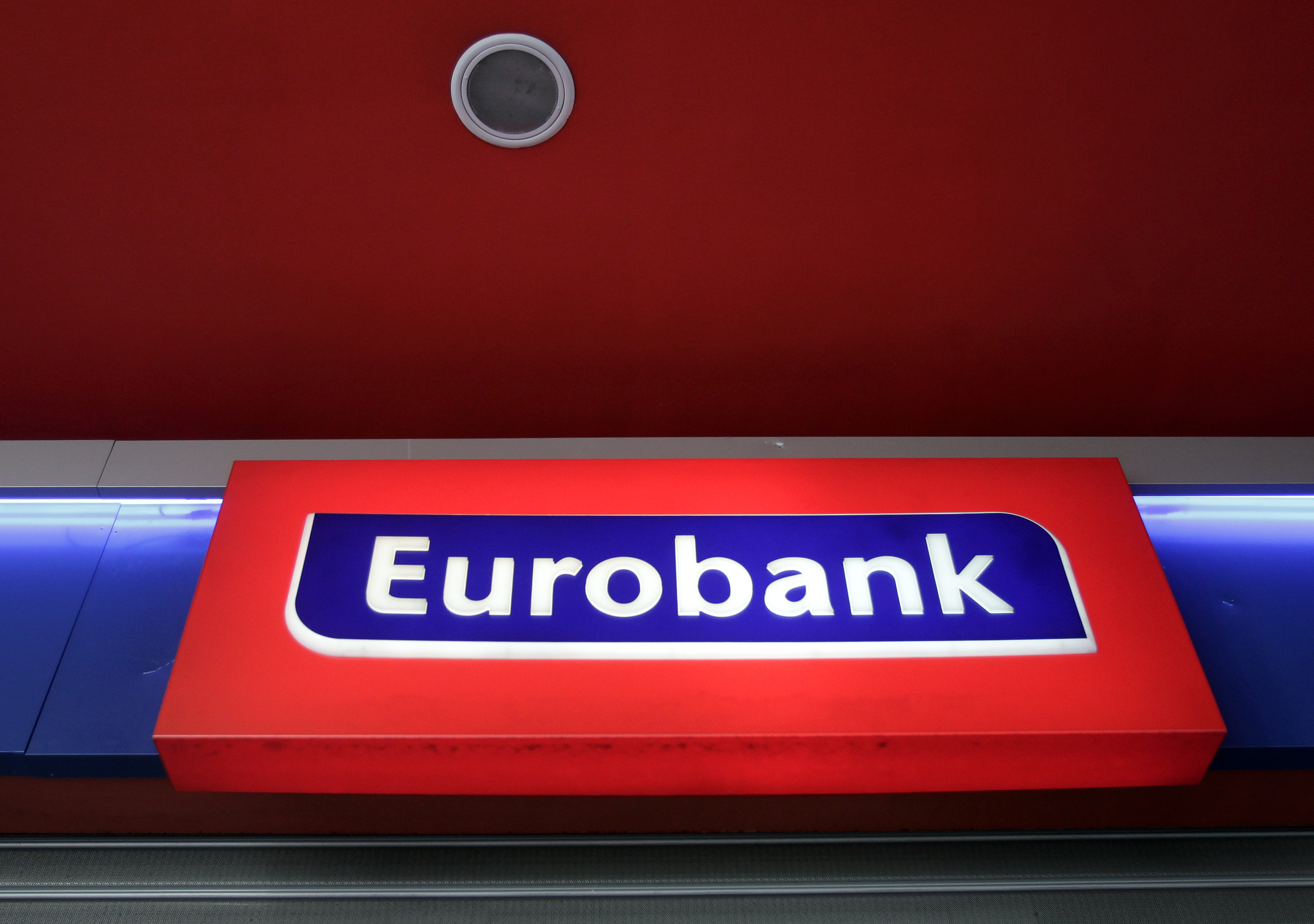 Eurobank: Ανέπαφες πληρωμές με νέες πιστωτικές κάρτες