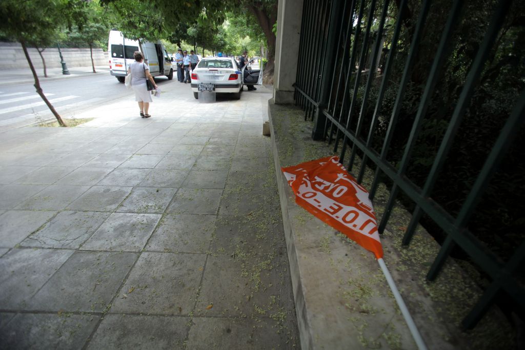 Σε έλεγχο όσοι διασχίζουν πεζή την Ηρώδου Αττικού