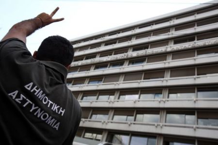 Απολύονται 156 δημοτικοί αστυνομικοί με πλαστά πιστοποιητικά