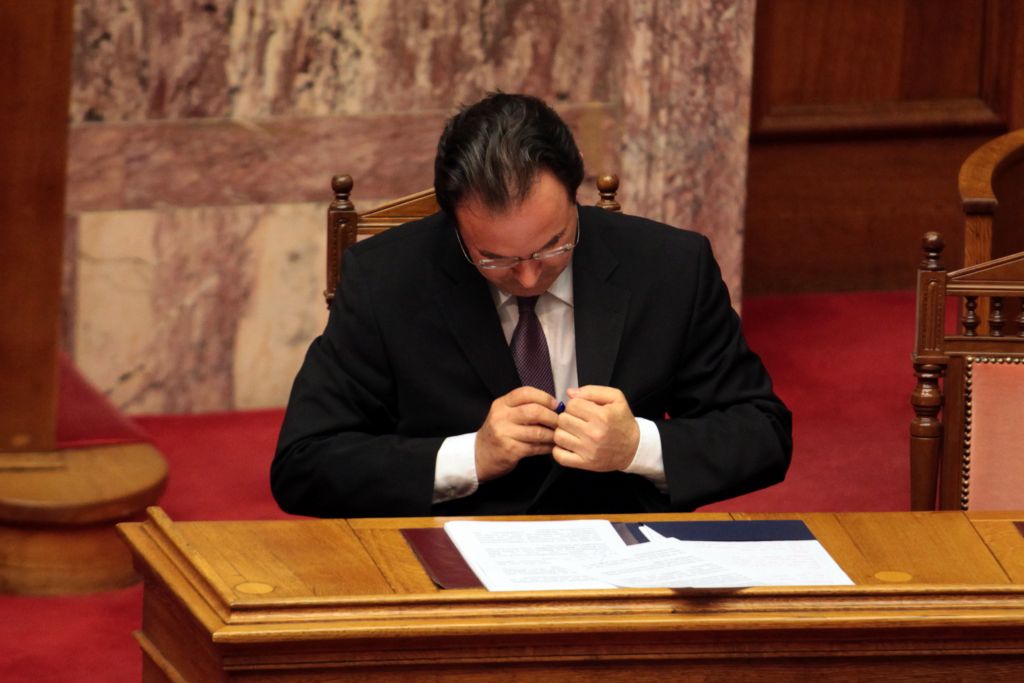 Γ. Παπακωνσταντίνου: Ελεύθερος με όρους για λίστα Λαγκάρντ