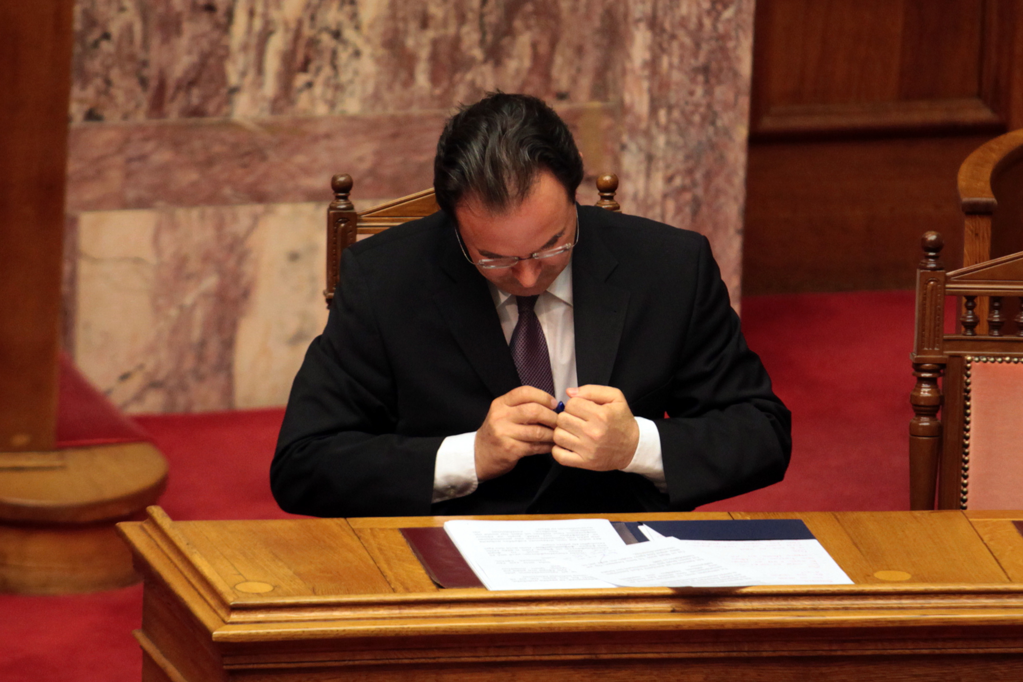 Γ. Παπακωνσταντίνου: Ελεύθερος με όρους για λίστα Λαγκάρντ