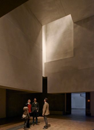 7 αρχιτέκτονες μεταμορφώνουν τις αίθουσες της Royal Academy of Arts