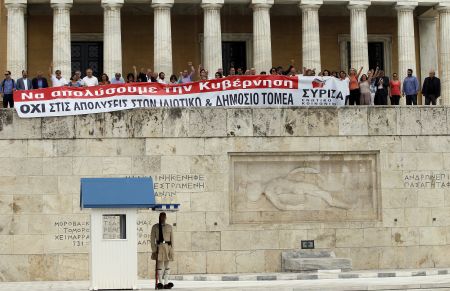 Οι πρώτες απολύσεις για το 2014 θα ξεκινήσουν από 17 δήμους