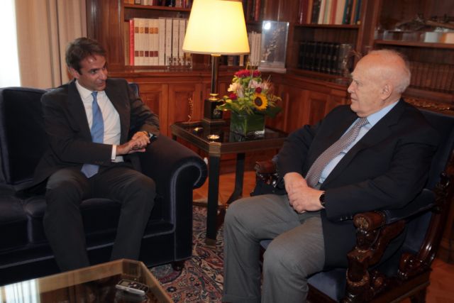 Administrative Reform Minister arranges meeting with President Papoulias