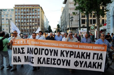 Επιμένει το υπουργείο Ανάπτυξης στο κυριακάτικο άνοιγμα καταστημάτων