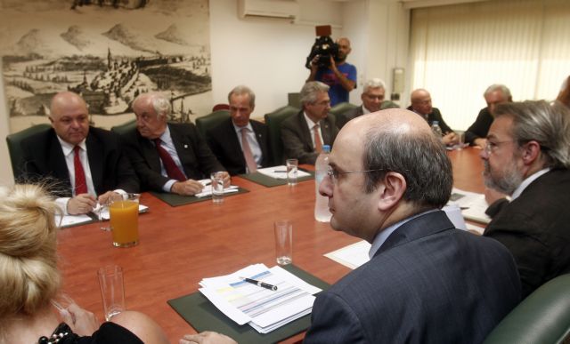 Hatzidakis and bankers come to agreement