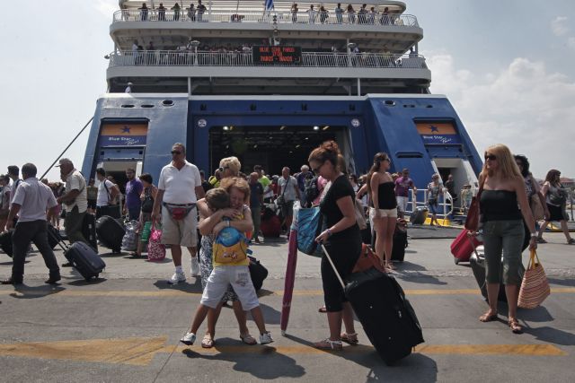Bank of Greece reports record influx of tourism