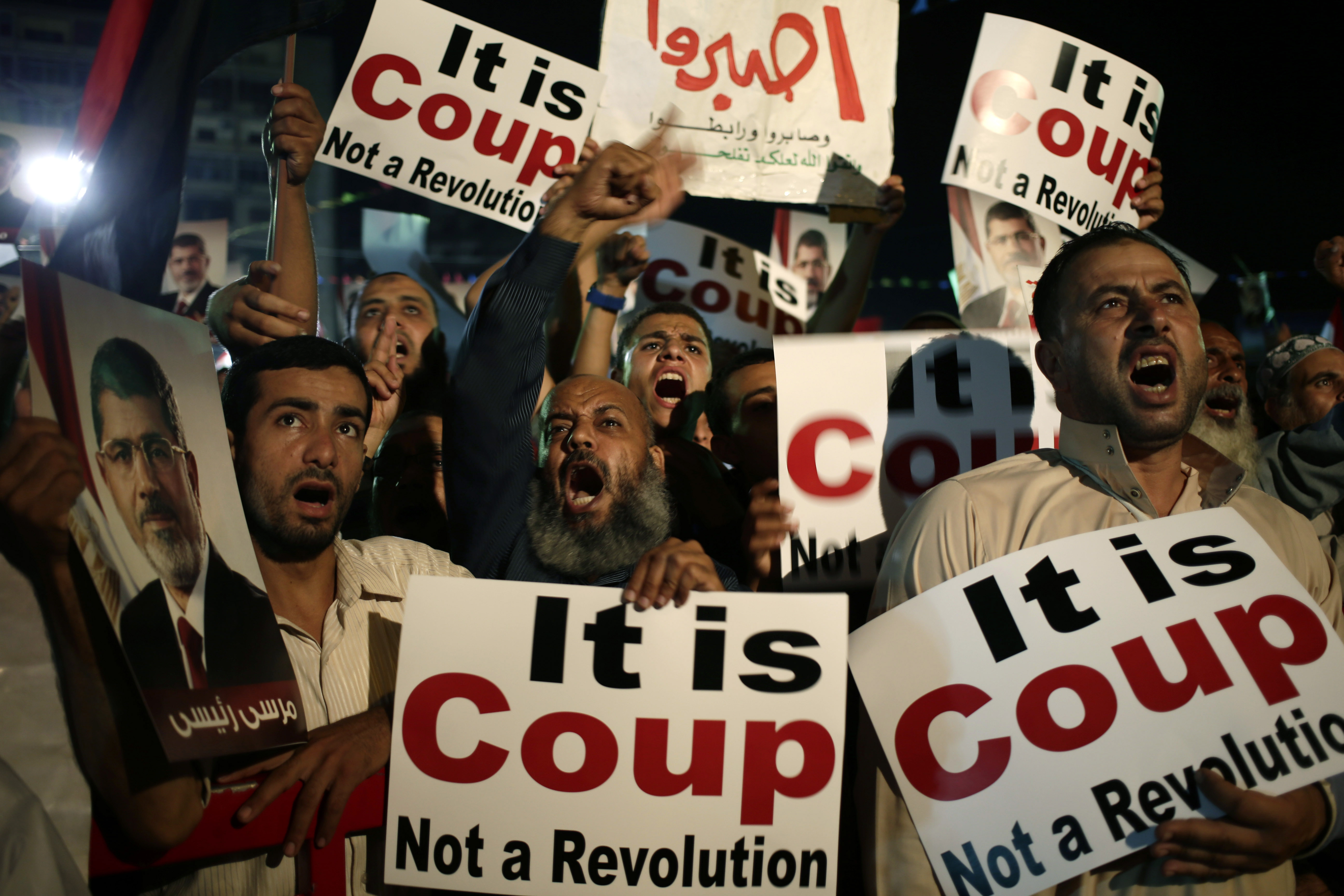 Αίγυπτος: Οπαδοί του Μόρσι κατευθύνονται προς το στρατιωτικό αρχηγείο πληροφοριών