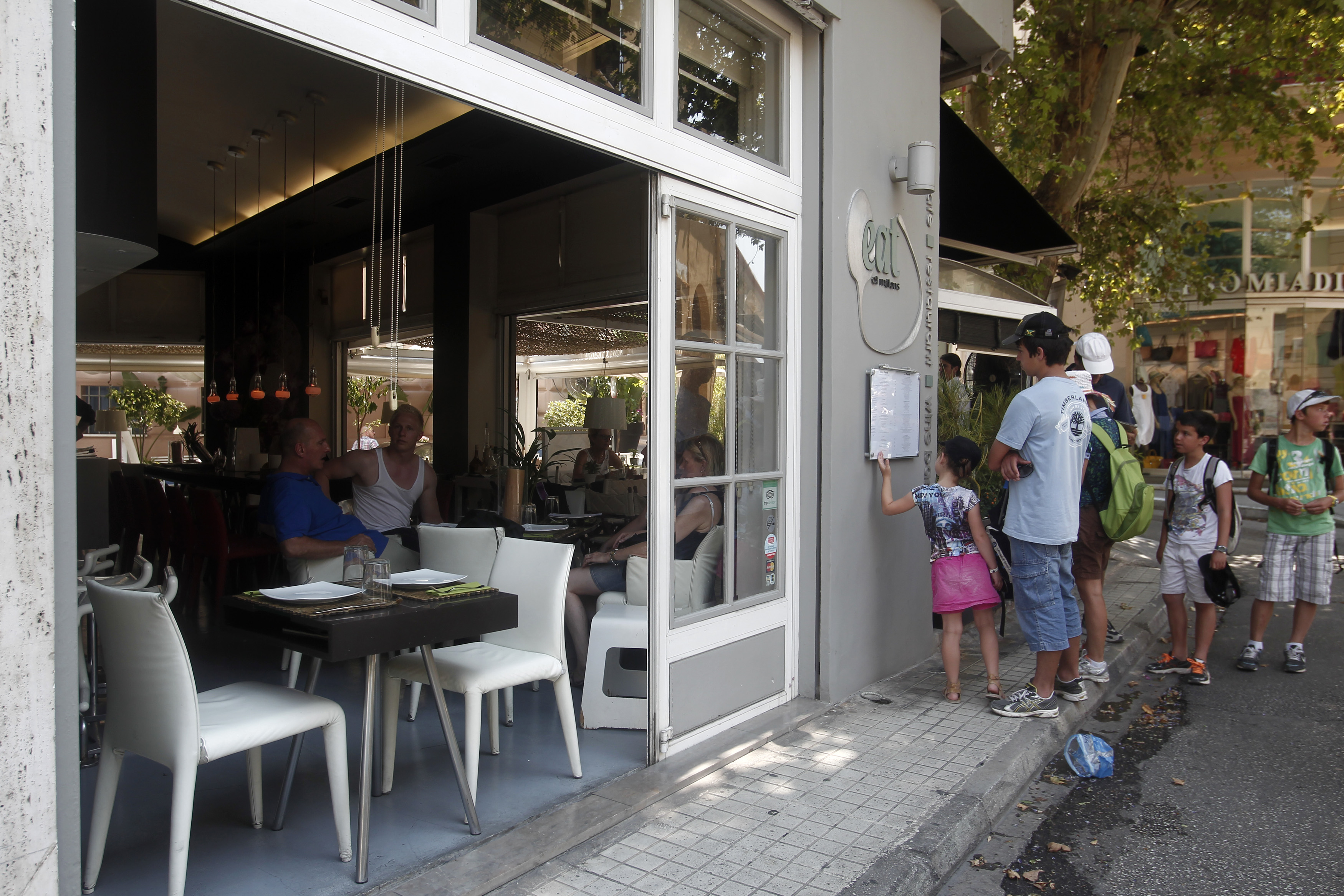 Κινητοποίηση για υγειονομικούς – «μαϊμού» που εκβιάζουν επιχειρηματίες