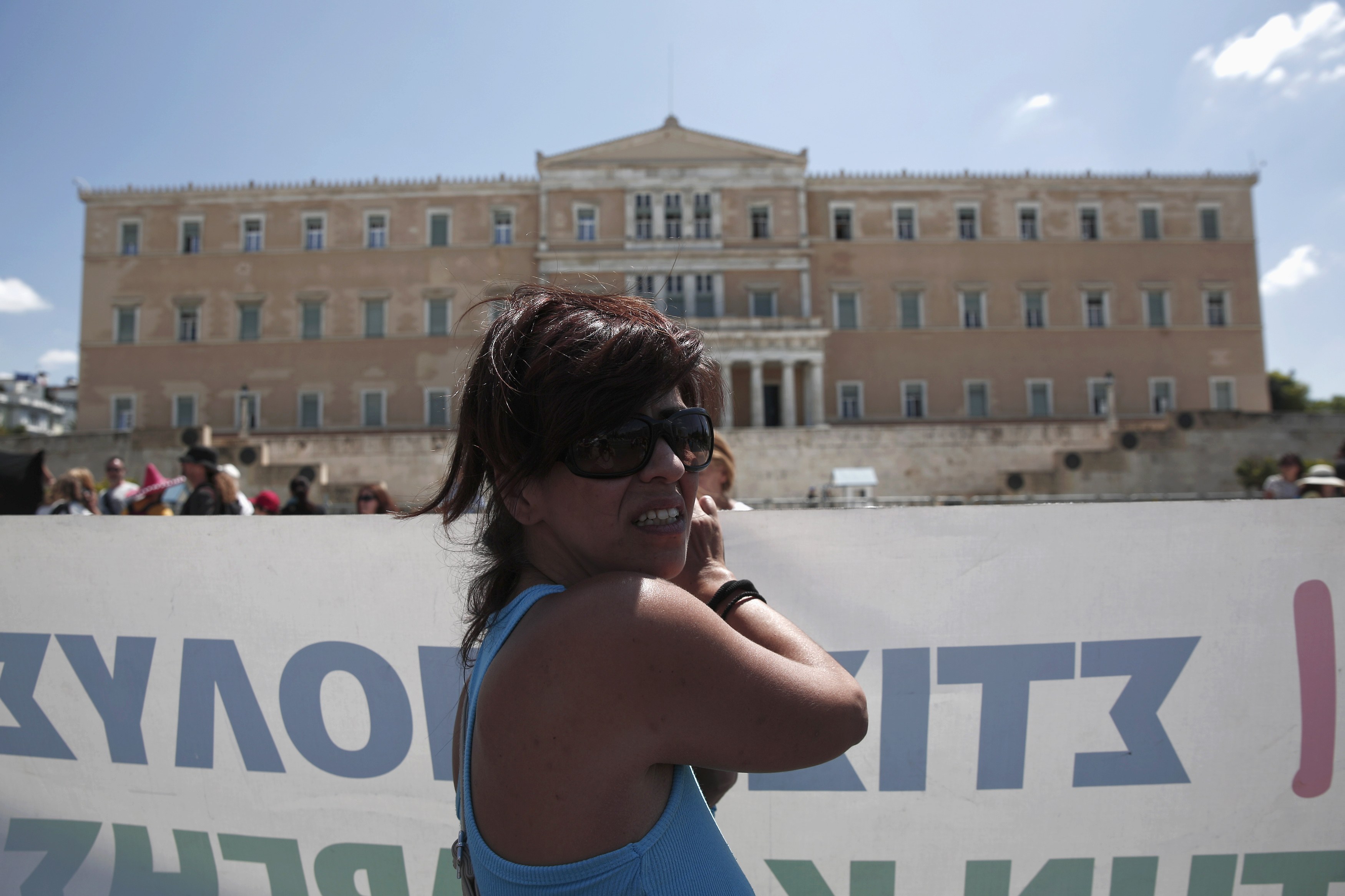 New York Times: Το πλοίο της Ελλάδας αλλάζει πορεία