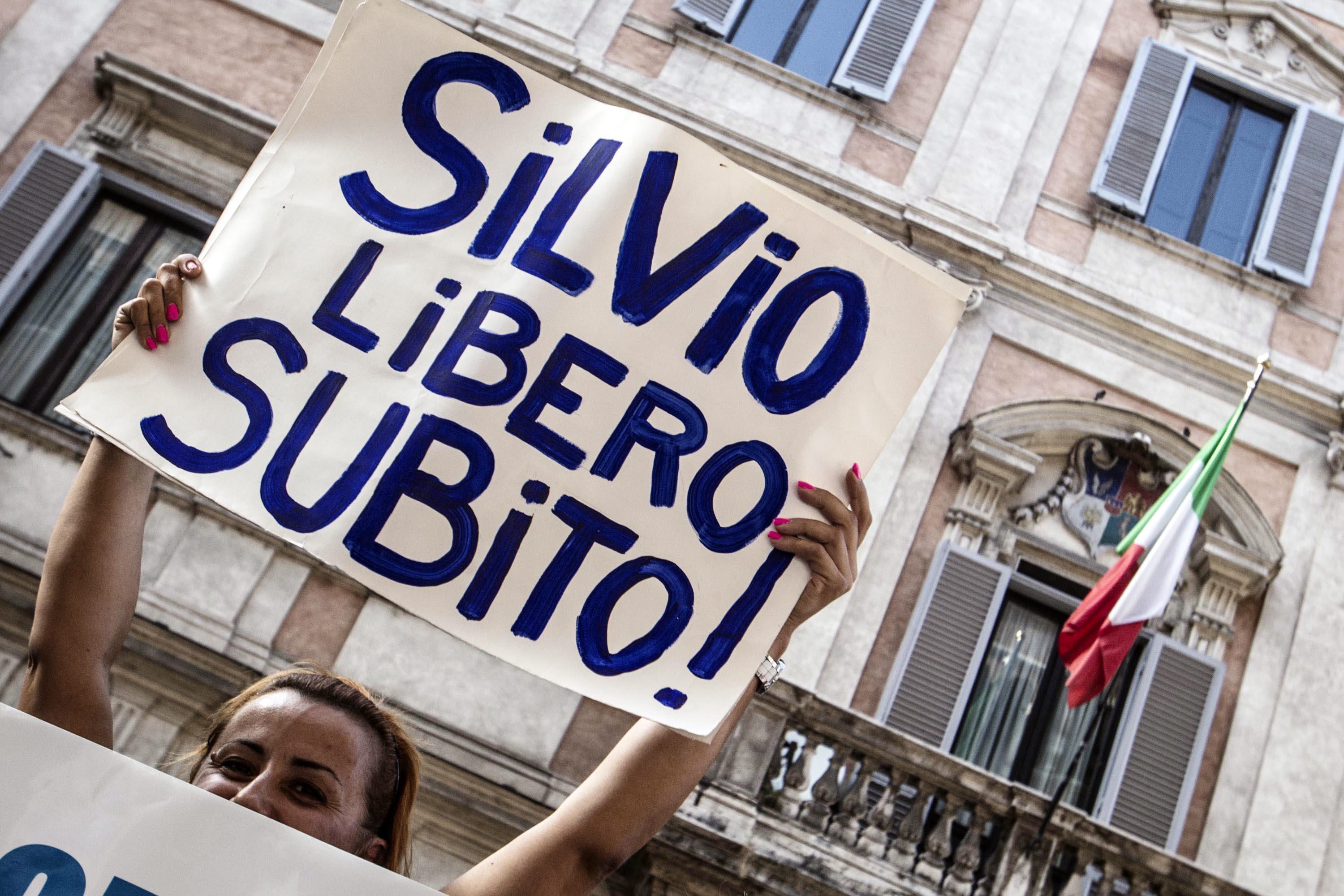 Μπερλουσκόνι: Το μέλλον του στο επίκεντρο της συνάντησης Ναπολιτάνο-Κενροδεξιάς