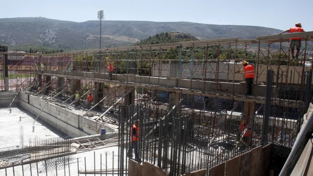 ΥΠΕΚΑ: Eπαναφέρει τη δόμηση στα ανοιχτά οικοδομικά τετράγωνα