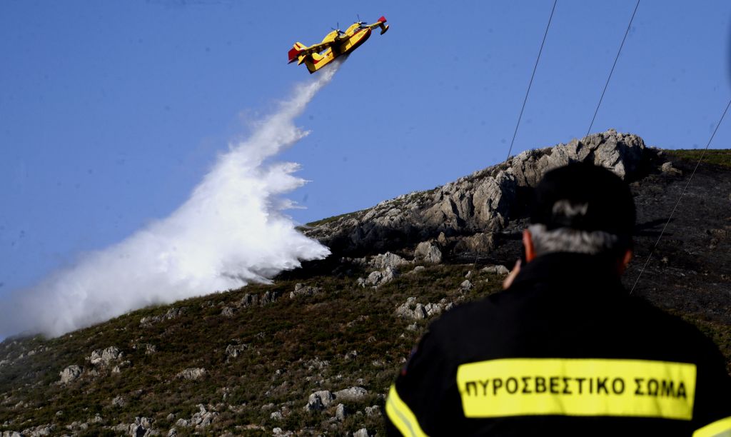 Σε επιφυλακή το υπουργείο Εθνικής Άμυνας για τις πυρκαϊές σε Λακωνία και Καρέα