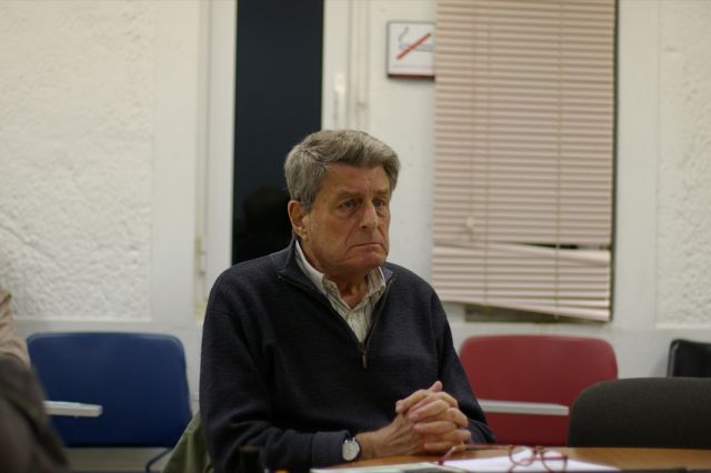 Τζον Γκλούκερ: Εχουμε ξεχάσει να σκεφτόμαστε